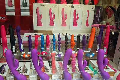 Jak wybrać wibrator – poradnik dla kupujących w sex-shopie