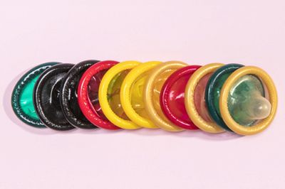 PREZERWATYWY – wady, zalety, jak założyć prezerwatywę – seria o antykoncepcji cz. I