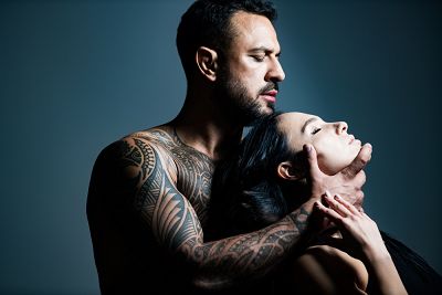 Jak przejąć inicjatywę w łóżku? Porady dla kobiet i mężczyzn