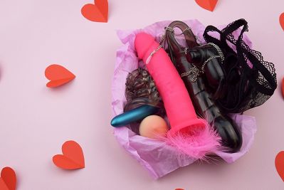 Jak wprowadzić partnera/partnerkę w świat gadżetów erotycznych, by nie czuł się skrępowany?